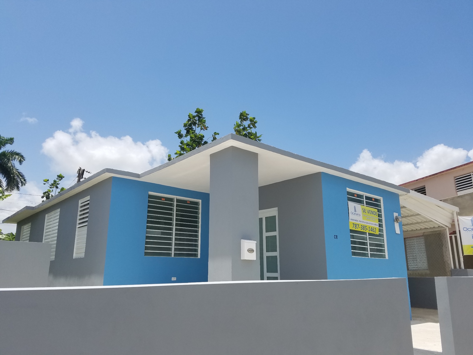 Casa renovada azul y gris